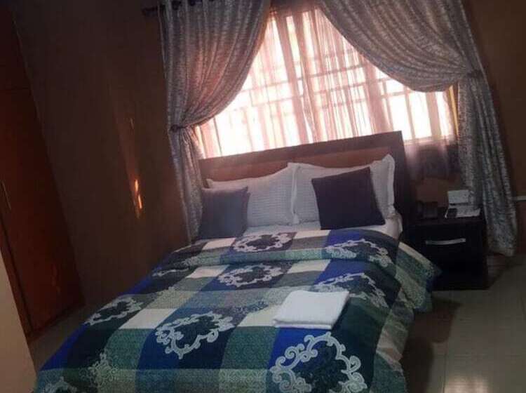 پانسیون Joanne's Court