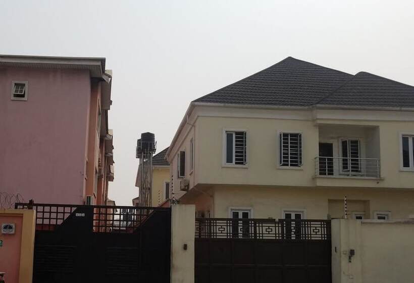 پانسیون Joanne's Court