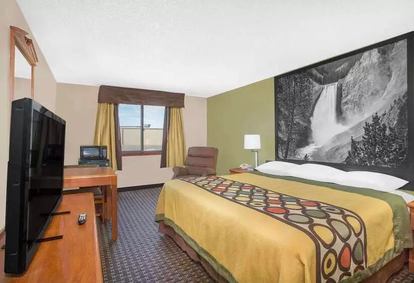 هتل Super 8 By Wyndham Riverton