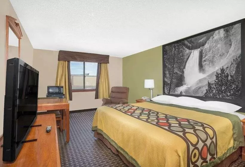 هتل Super 8 By Wyndham Riverton