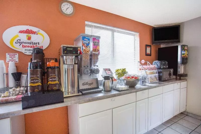 هتل Super 8 By Wyndham Salem Va