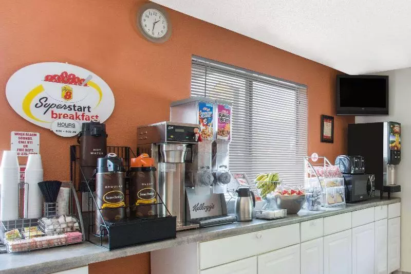 هتل Super 8 By Wyndham Salem Va