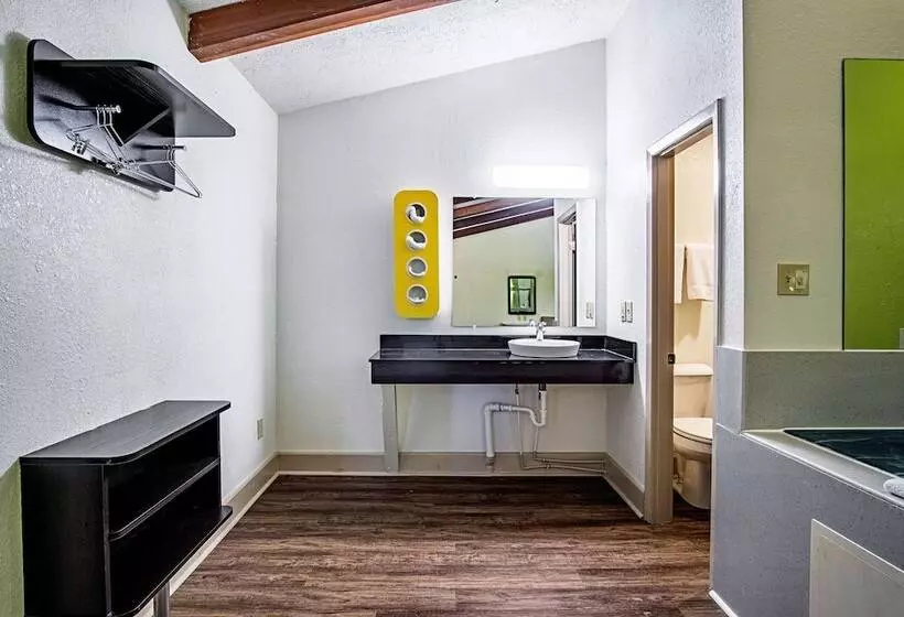 Motel 6 Manchester Tn