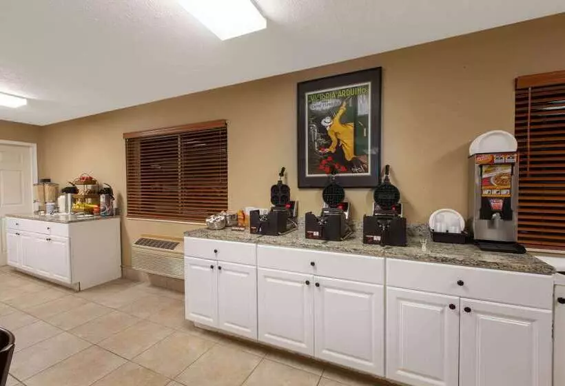 فندق على الطريق Americinn By Wyndham Petoskey