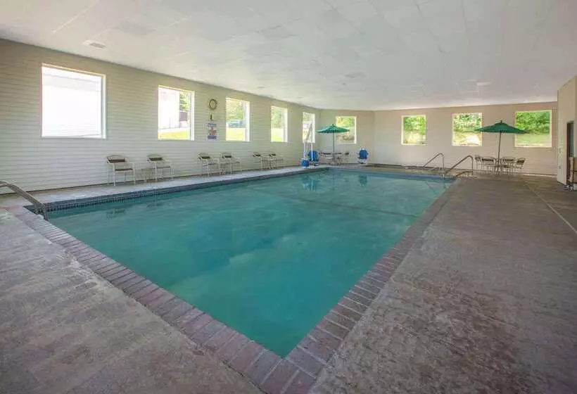 فندق على الطريق Americinn By Wyndham Petoskey