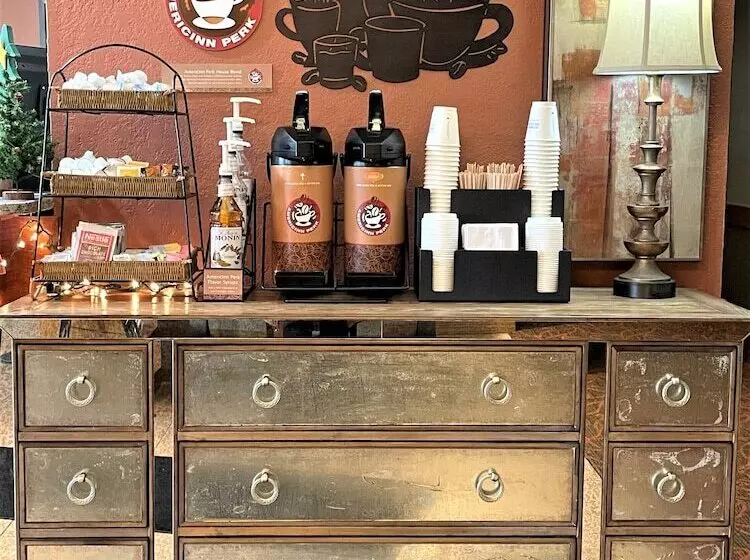 فندق على الطريق Americinn By Wyndham Petoskey