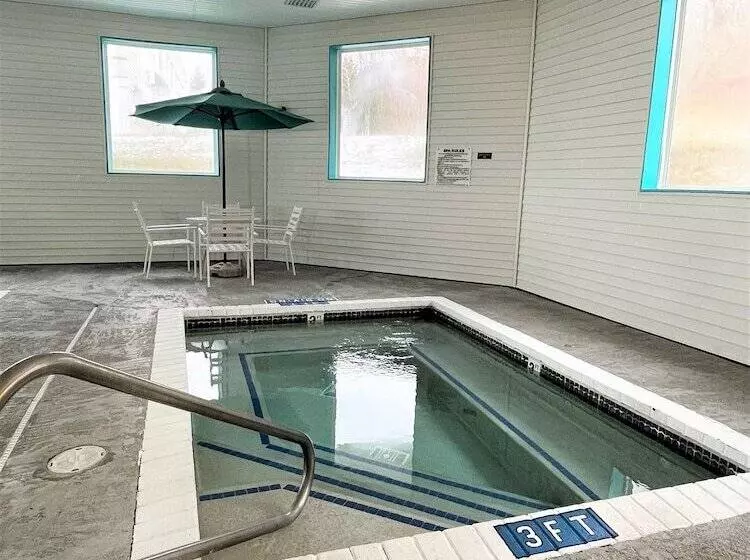 فندق على الطريق Americinn By Wyndham Petoskey