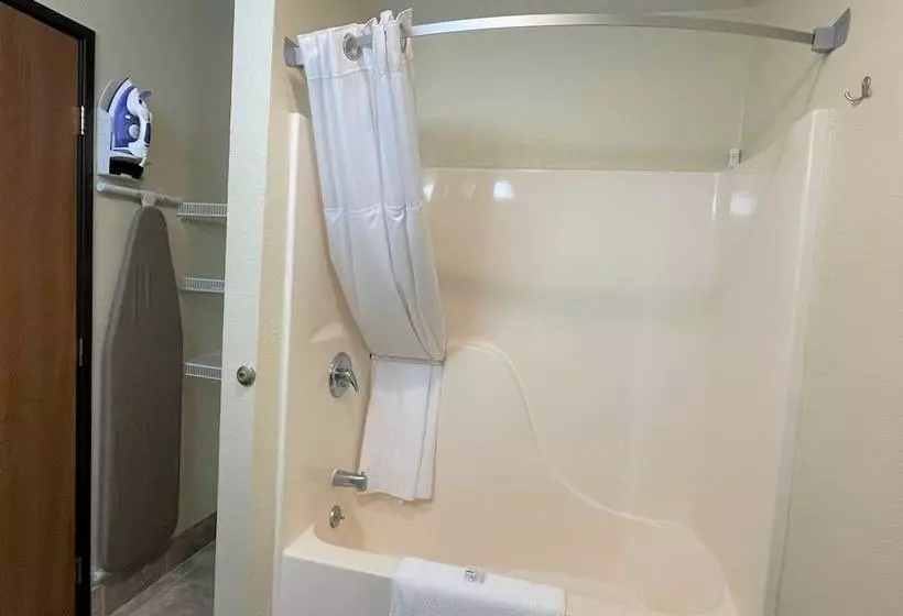 فندق على الطريق Americinn By Wyndham Petoskey