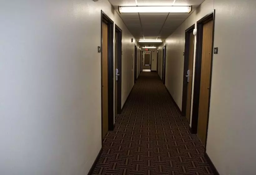 Мотель Amerivu Inn & Suites