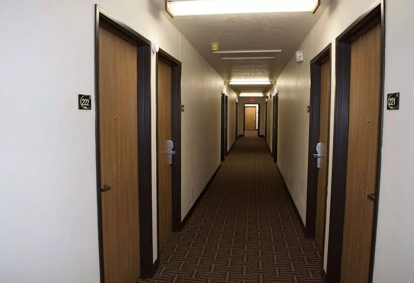 Мотель Amerivu Inn & Suites