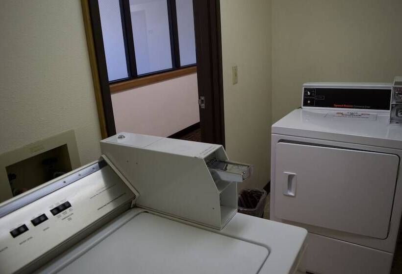 מוטל Amerivu Inn & Suites