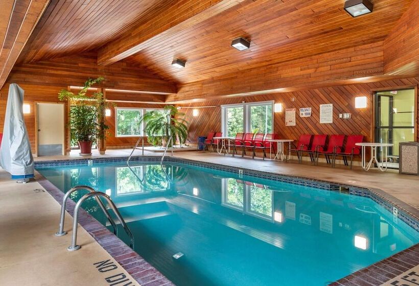 Мотель Coratel Inn & Suites By Jasper River Falls