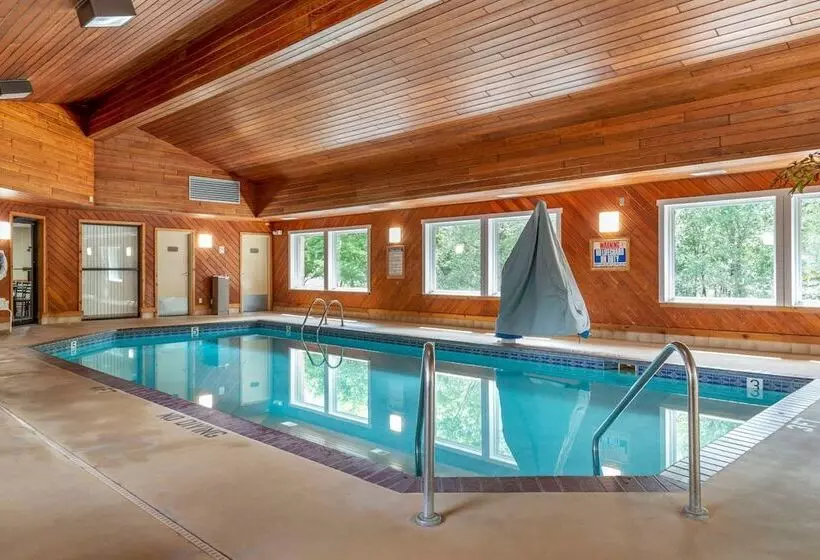 Мотель Coratel Inn & Suites By Jasper River Falls