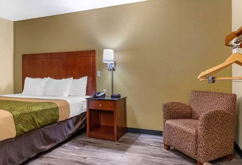 Мотель Coratel Inn & Suites By Jasper River Falls