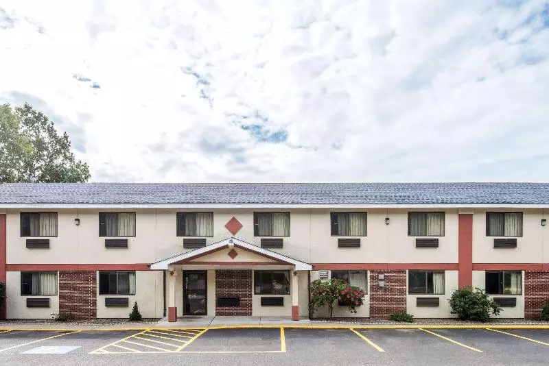 فندق على الطريق Super 8 By Wyndham Gardner