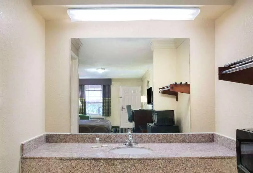 מוטל Super 8 By Wyndham Houston West Katy