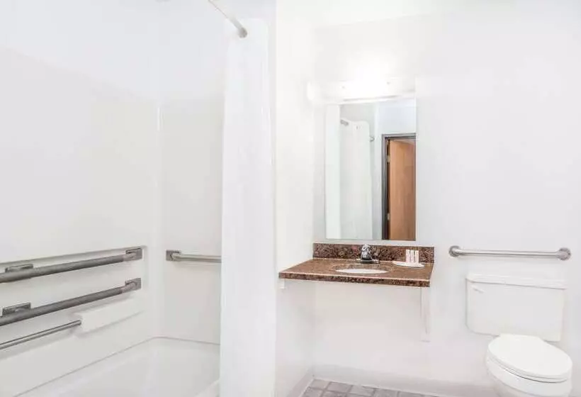 Motel Super 8 By Wyndham Montgomery Maybrook