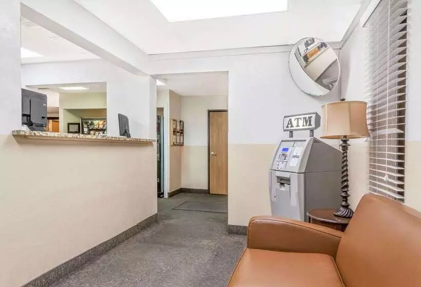 Motel Super 8 By Wyndham Montgomery Maybrook