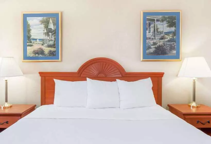 Motel Super 8 By Wyndham Montgomery Maybrook