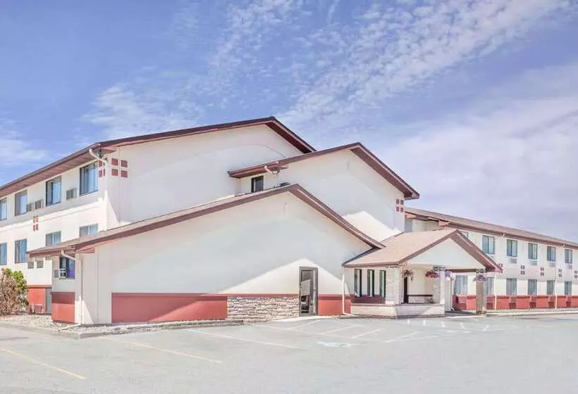 Motel Super 8 By Wyndham Montgomery Maybrook