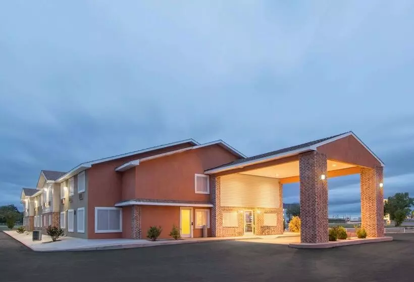 汽车旅馆  Super 8 By Wyndham Portales