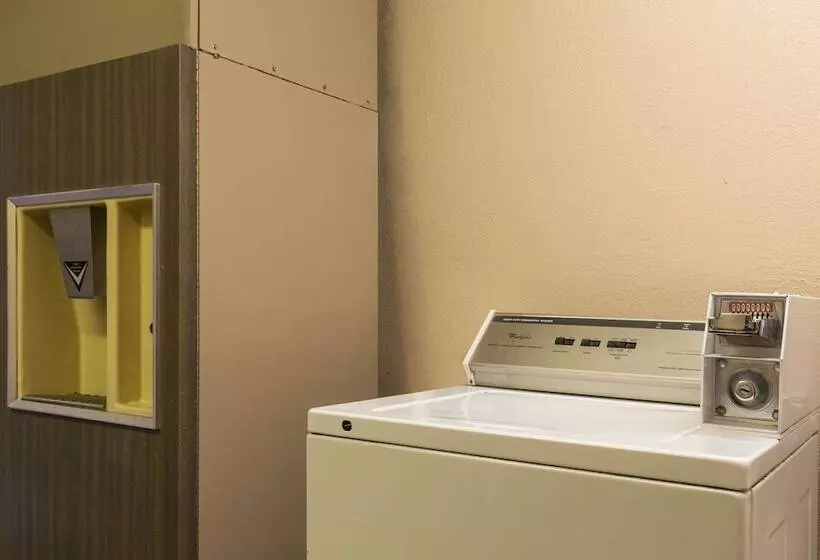 モーテル Super 8 By Wyndham Taylor/detroit Area