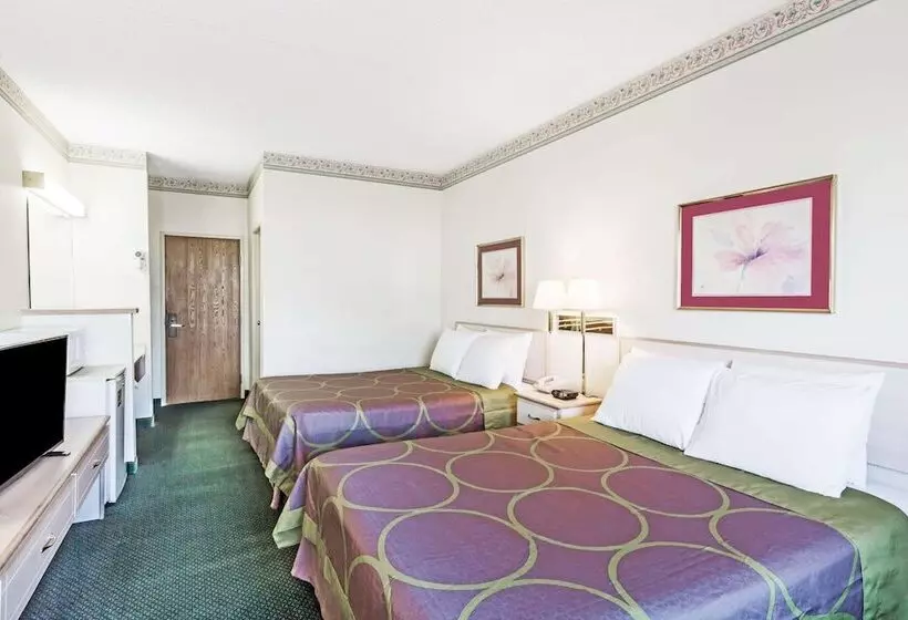 فندق على الطريق Super 8 By Wyndham Willcox