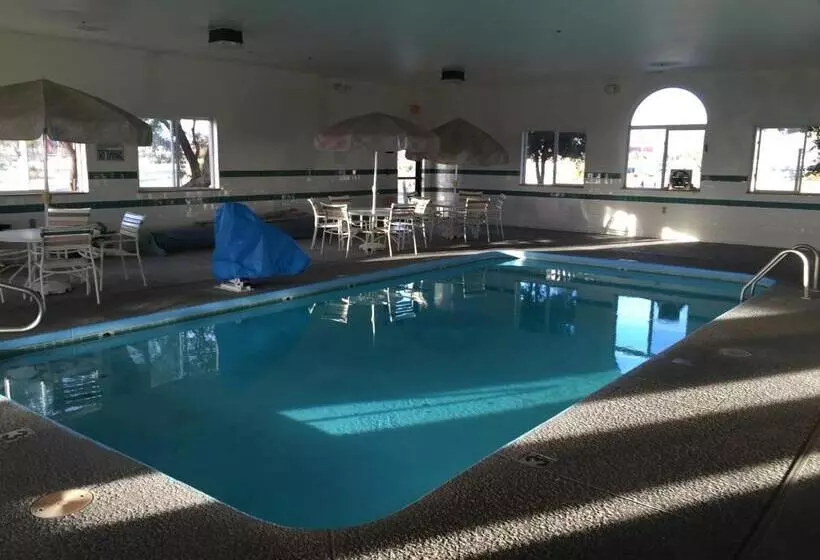 فندق على الطريق Super 8 By Wyndham Willcox