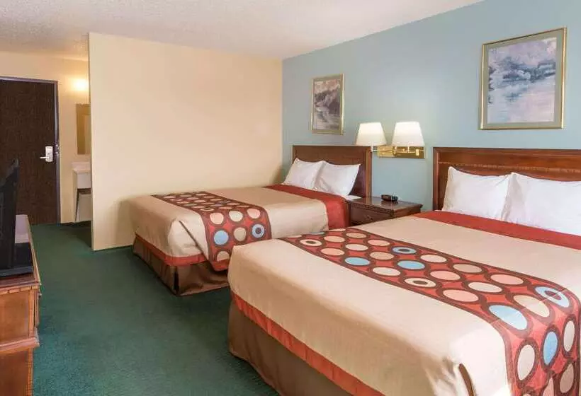 Мотель Super 8 By Wyndham Woodstock