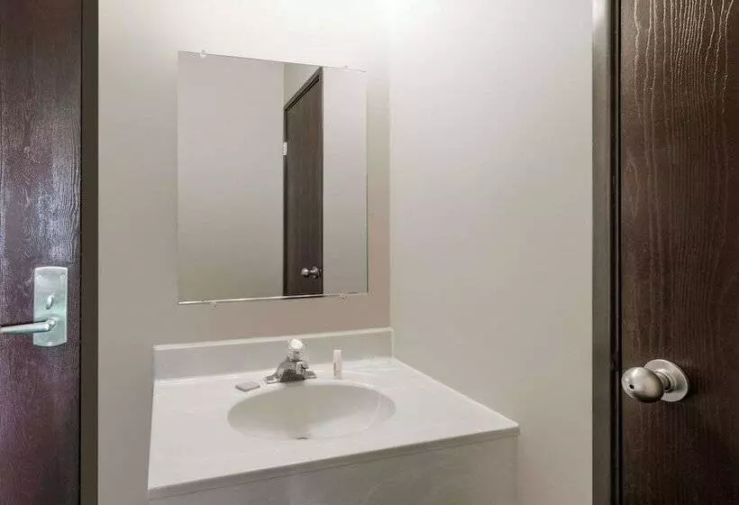 Мотель Super 8 By Wyndham Woodstock