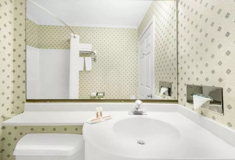 فندق على الطريق Super 8 By Wyndham Maumee Perrysburg Toledo Area