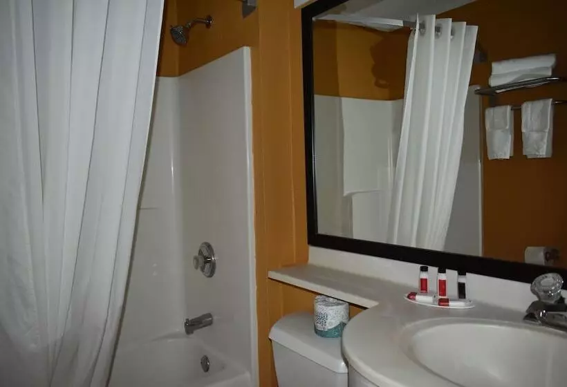 فندق على الطريق Super 8 By Wyndham Maumee Perrysburg Toledo Area