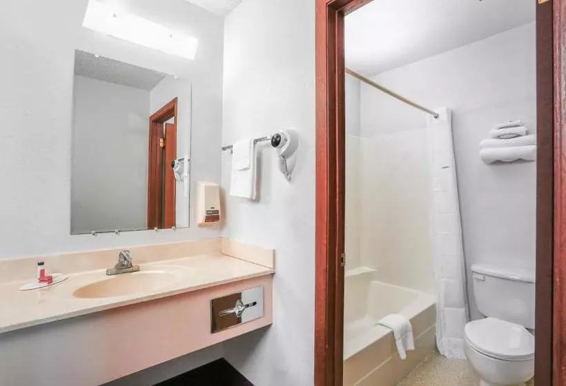 Мотель Travelodge By Wyndham Deer Lodge Montana