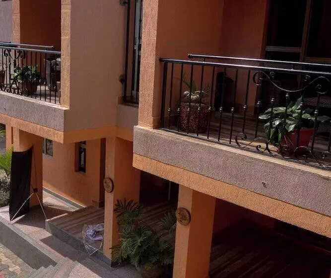 تختخواب و صبحانه Faith Homes