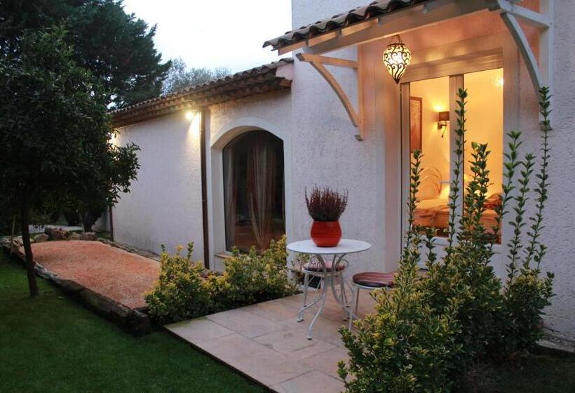 تختخواب و صبحانه La Villa Topi