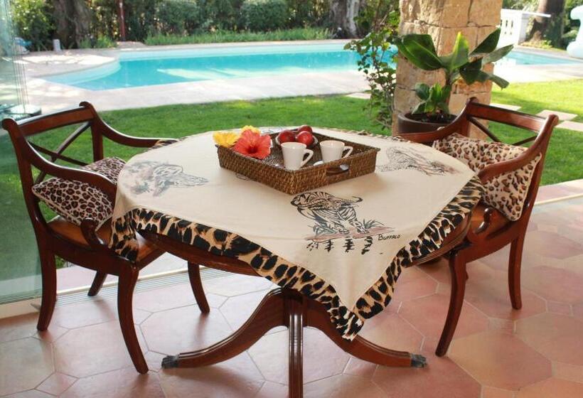 تختخواب و صبحانه La Villa Topi