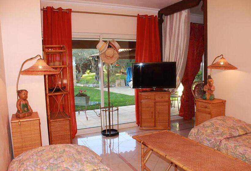 تختخواب و صبحانه La Villa Topi