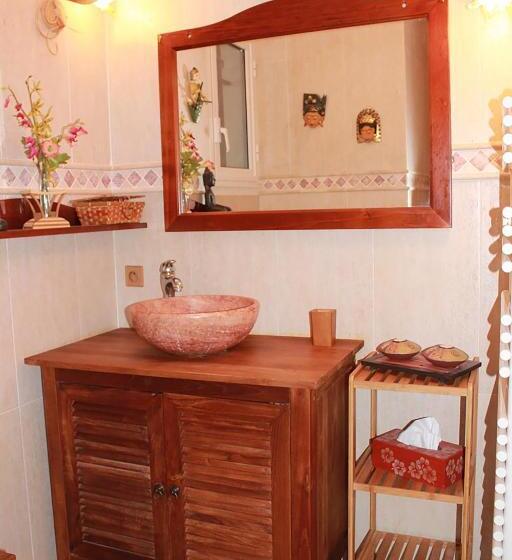 تختخواب و صبحانه La Villa Topi