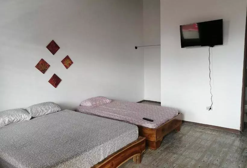 Retkeilymaja Posada Dulce Vida