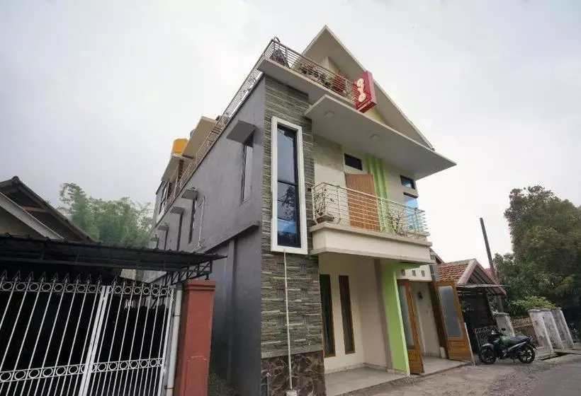 هتل Oyo 2525 Rumah Bromo