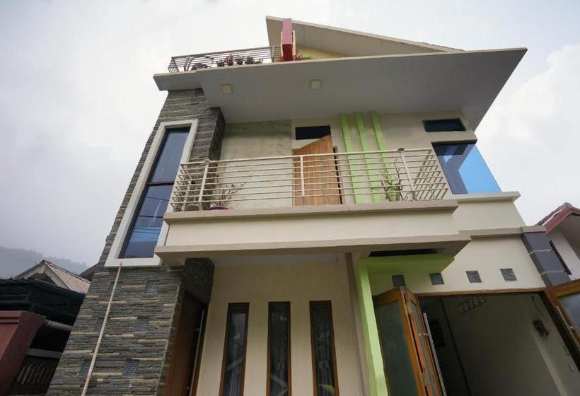 Hotel Oyo 2525 Rumah Bromo