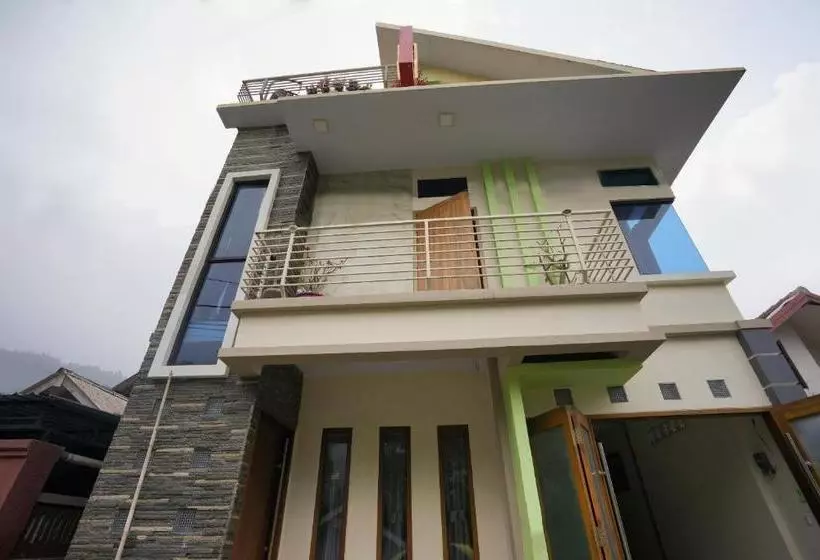 هتل Oyo 2525 Rumah Bromo