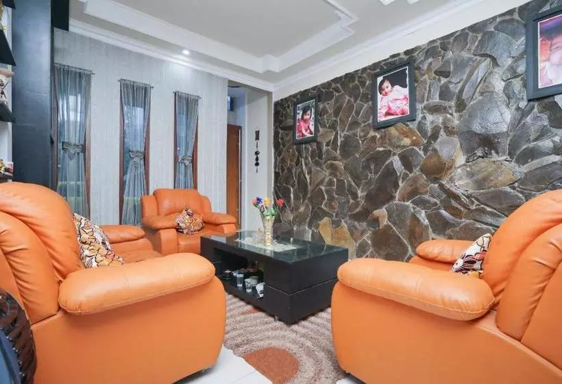 هتل Oyo 2525 Rumah Bromo