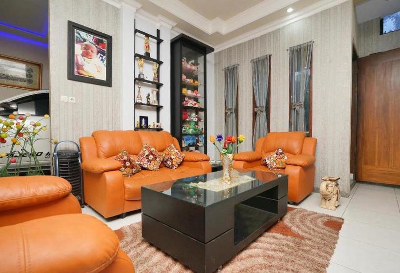 Hotel Oyo 2525 Rumah Bromo