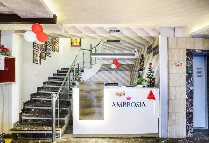 ホテル Capital O 31390  Ambrosia
