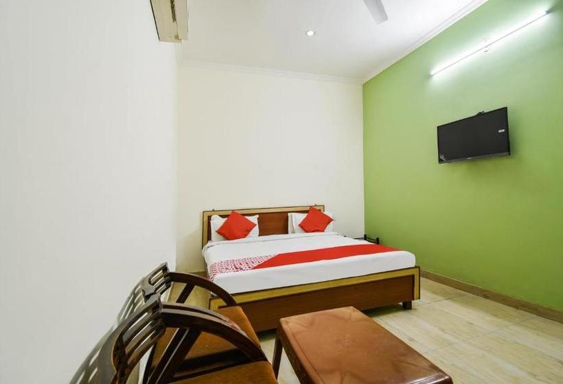 酒店 Oyo 66602 Apple Hut