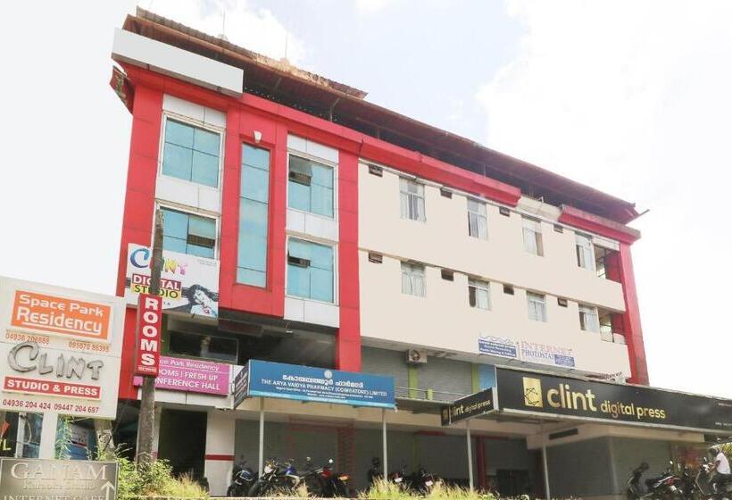 فندق Oyo 67591 Space Park Residency