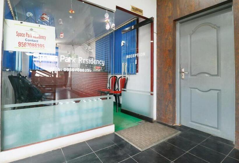 فندق Oyo 67591 Space Park Residency