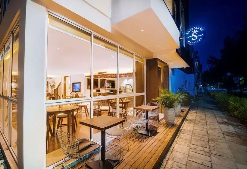 هتل Seasalter Maldives