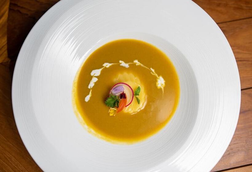 هتل Seasalter Maldives